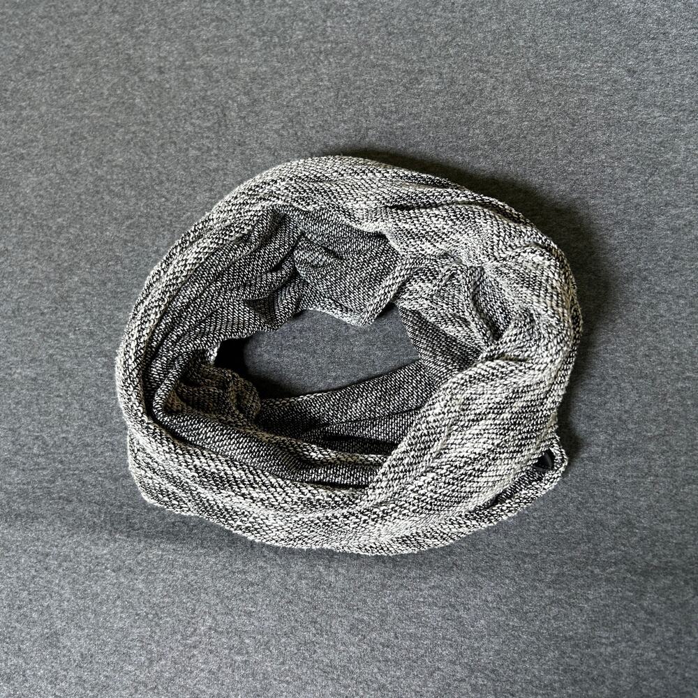 Infiniti scarf grey and white woven fall lightweight H&M